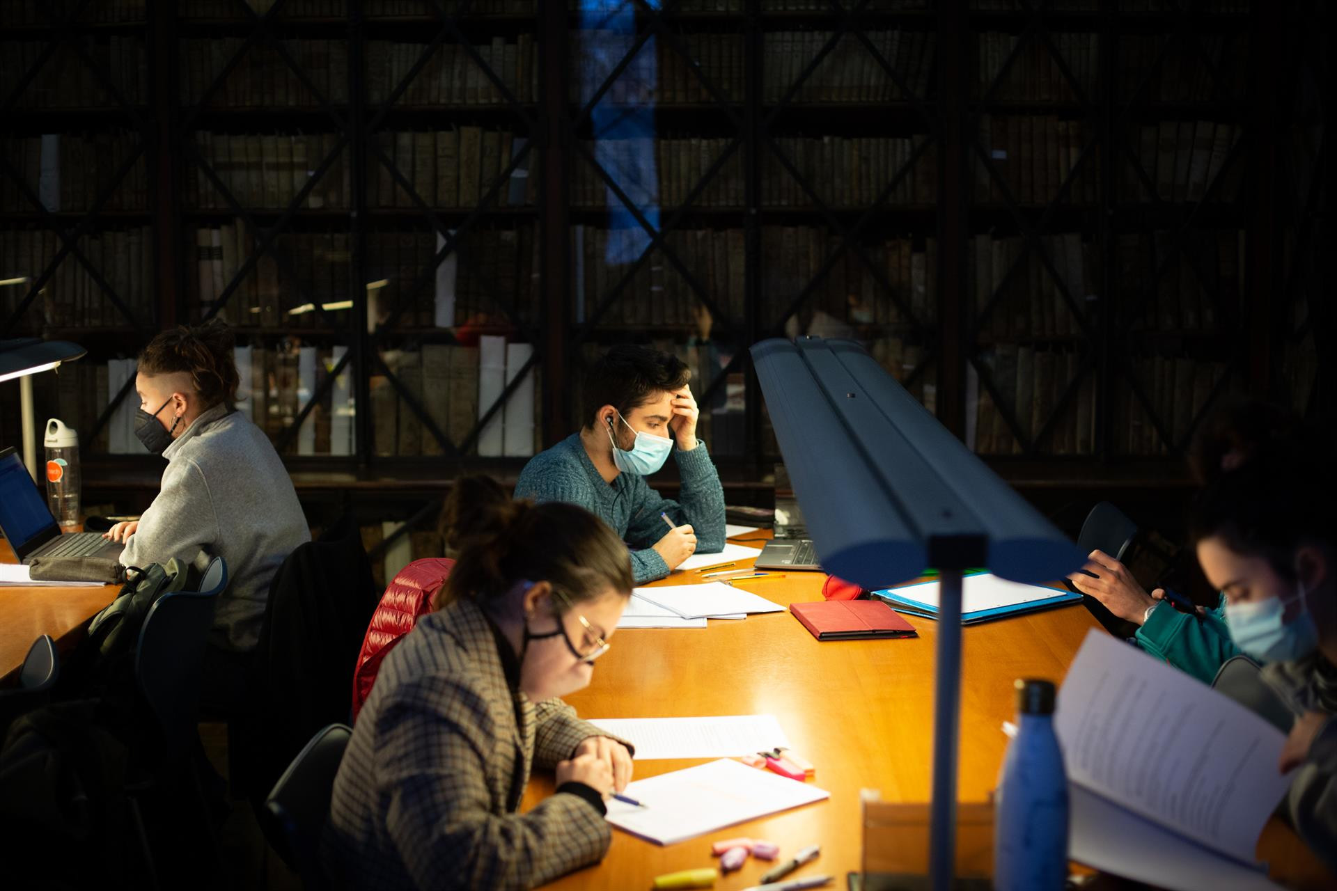 Estudiantes de la UB durante una sesión de estudio / EUROPA PRESS