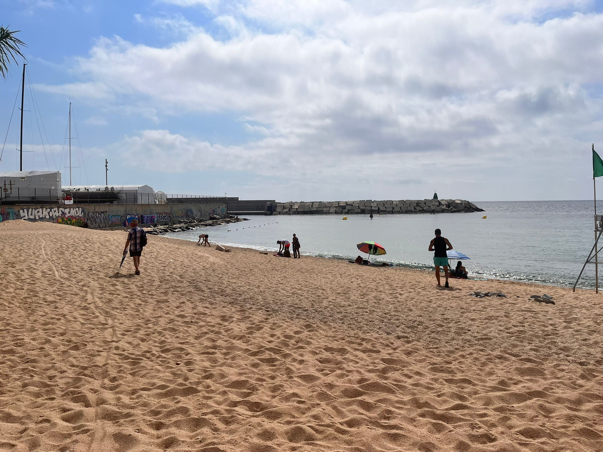 La playa de la Marina de Badalona / ÁNGELA VÁZQUEZ