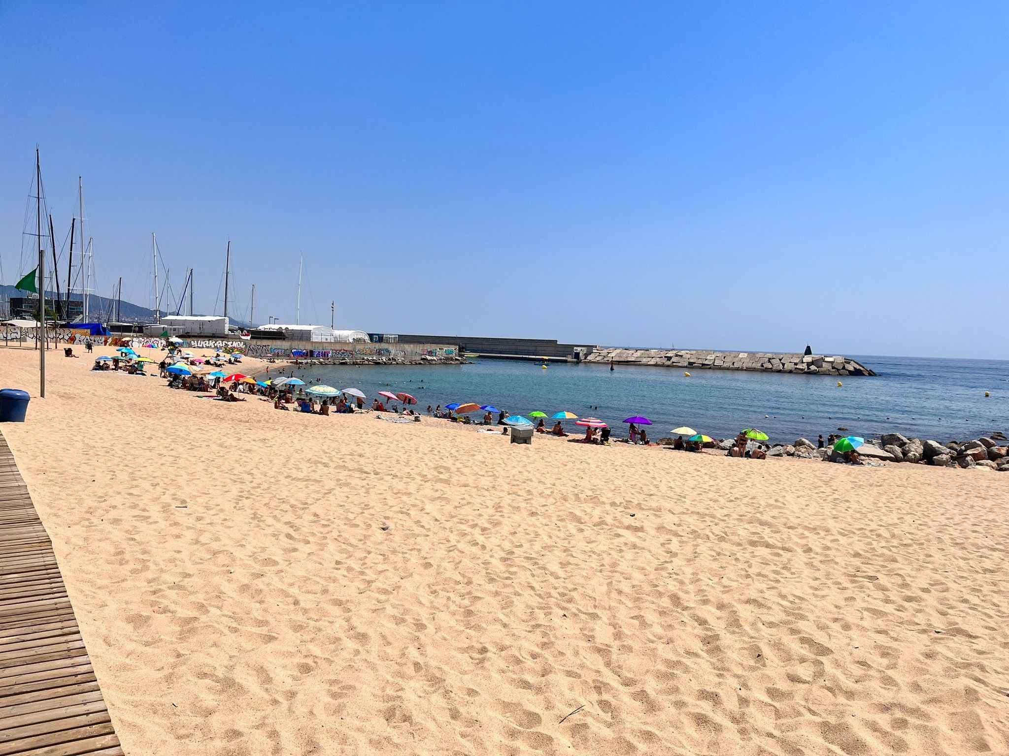 La playa de la Marina de Badalona / ÁNGELA VÁZQUEZ