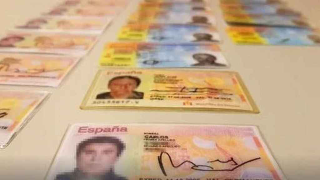 Conjunto de documentos de identidad (DNI) / MOSSOS D'ESQUADRA