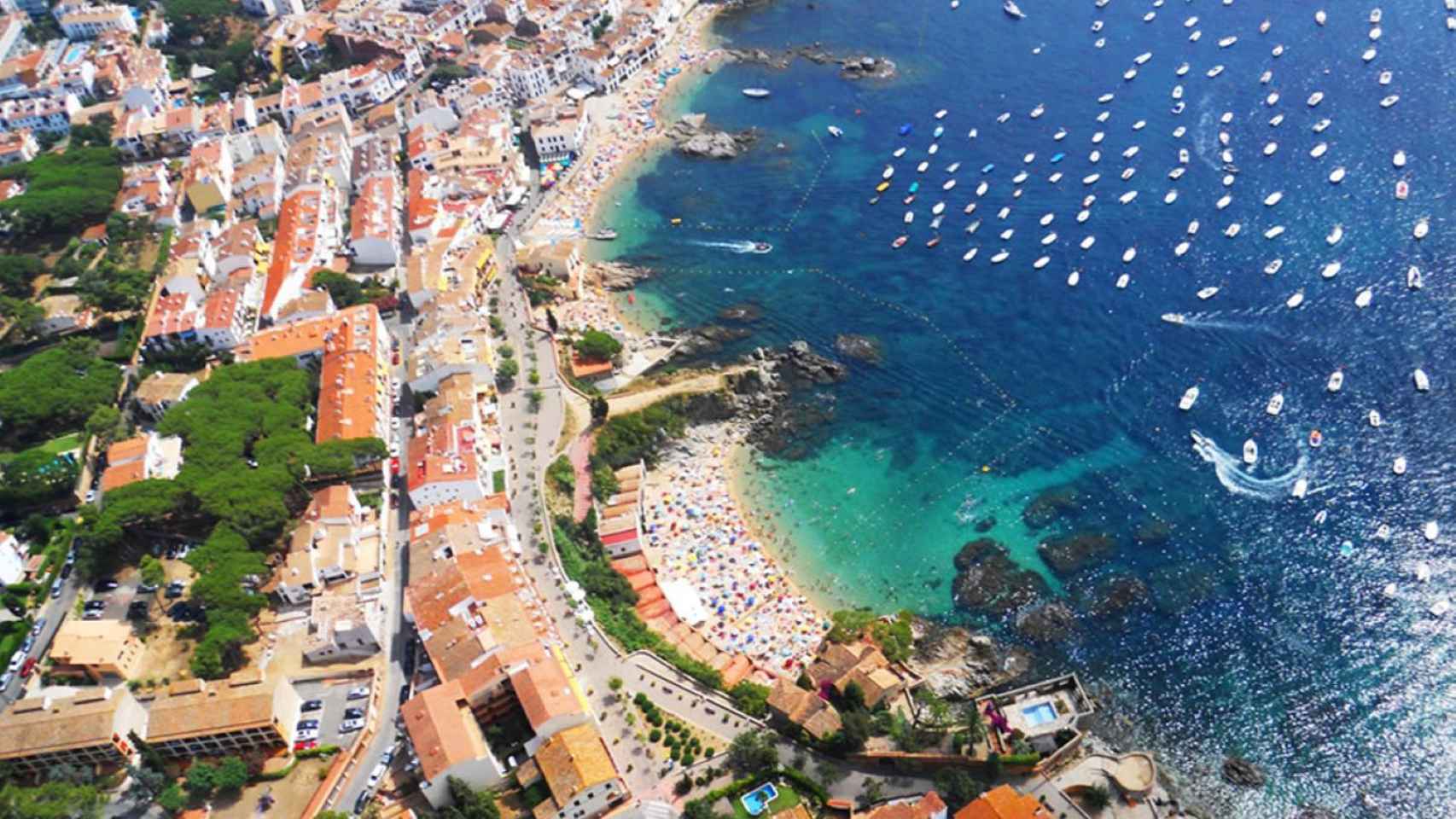 Vista aérea de la playa de Calella, en el Maresme