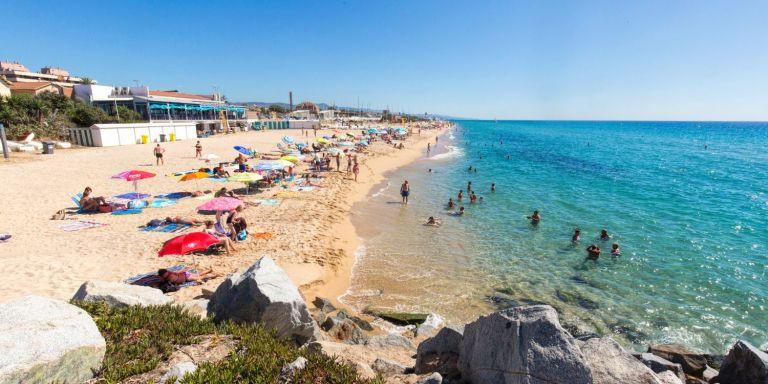 Playa de Vilassar de Mar llena de gente