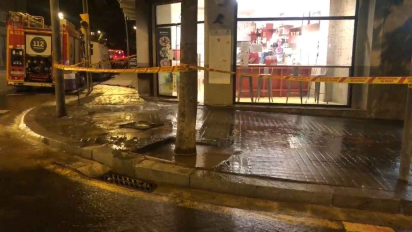 Fuga de agua en Barcelona / BETEVÉ - @ApuBcn