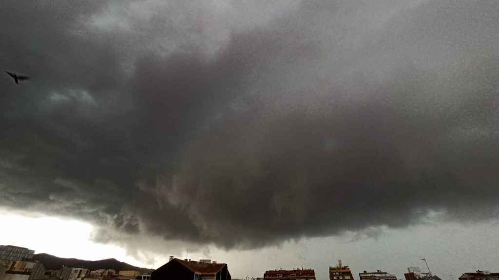 Gran nubosidad sobre el cielo de Santa Coloma de Gramenet / TWITTER