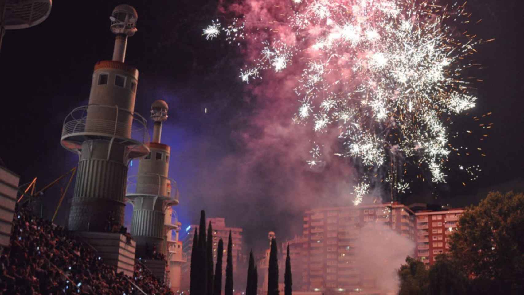 Celebración del piromusical de las fiestas de Sants en una edición anterior