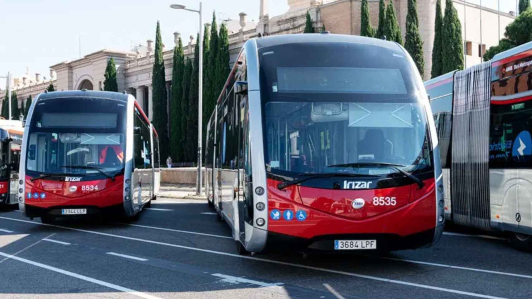 Buses eléctricos de TMB en una imagen de archivo / TMB