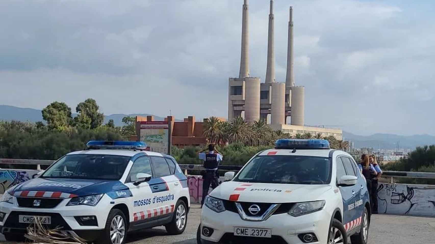 Un coche de Mossos y de Policía Local en Sant Adrià / AJUNTAMENT DE SANT ADRIÀ