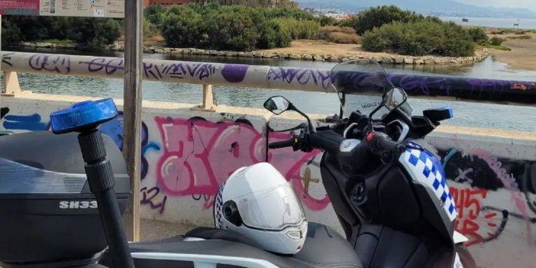 Una moto de la Policía Local en Sant Adrià / AJUNTAMENT DE SANT ADRIÀ