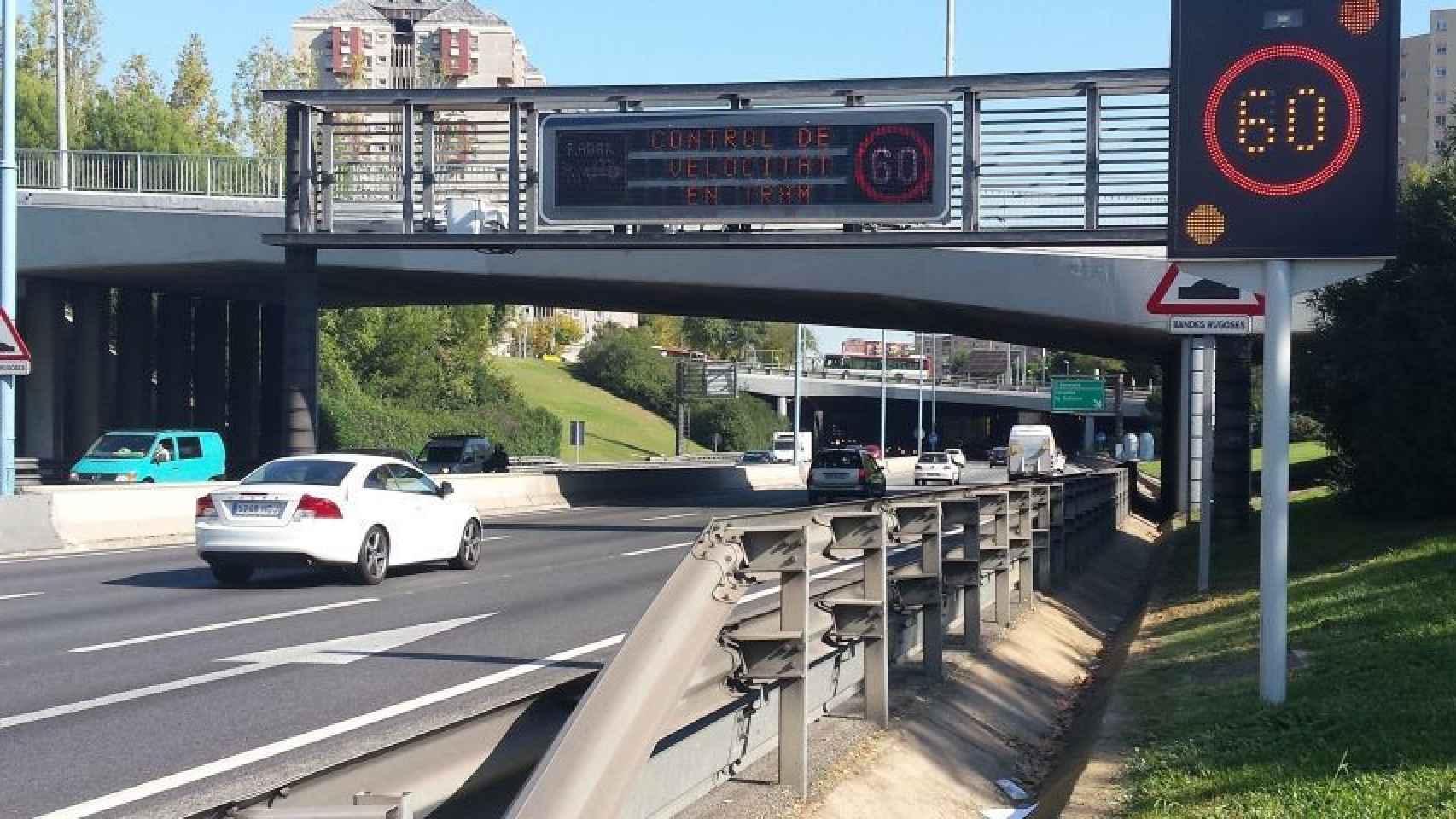 Radar de tramo en la ronda de Dalt de Barcelona / AYUNTAMIENTO DE BARCELONA