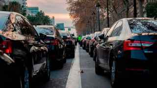 Una protesta de vehículos VTC, los que utilizan Cabify, Uber y Bolt, en Barcelona / EFE