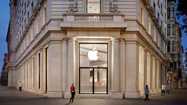 Interior de la tienda Apple de Barcelona, situada en paseo de Gràcia / APPLE