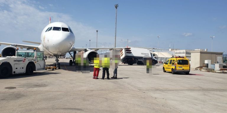 Un avión impacta contra un camión en el Aeropuerto de Barcelona / @Aeropuerto_BCN