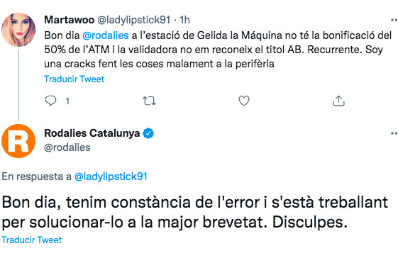 Tuit de una usuaria de Rodalies y la respuesta de Renfe / TWITTER