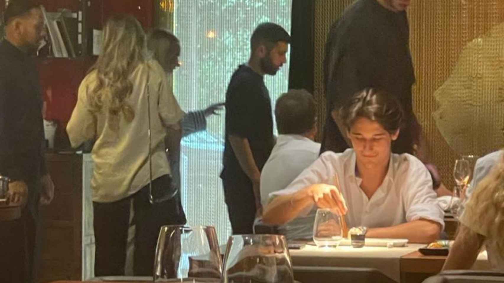 Piqué, en el Sushi Bar 99 de Barcelona / METRÓPOLI