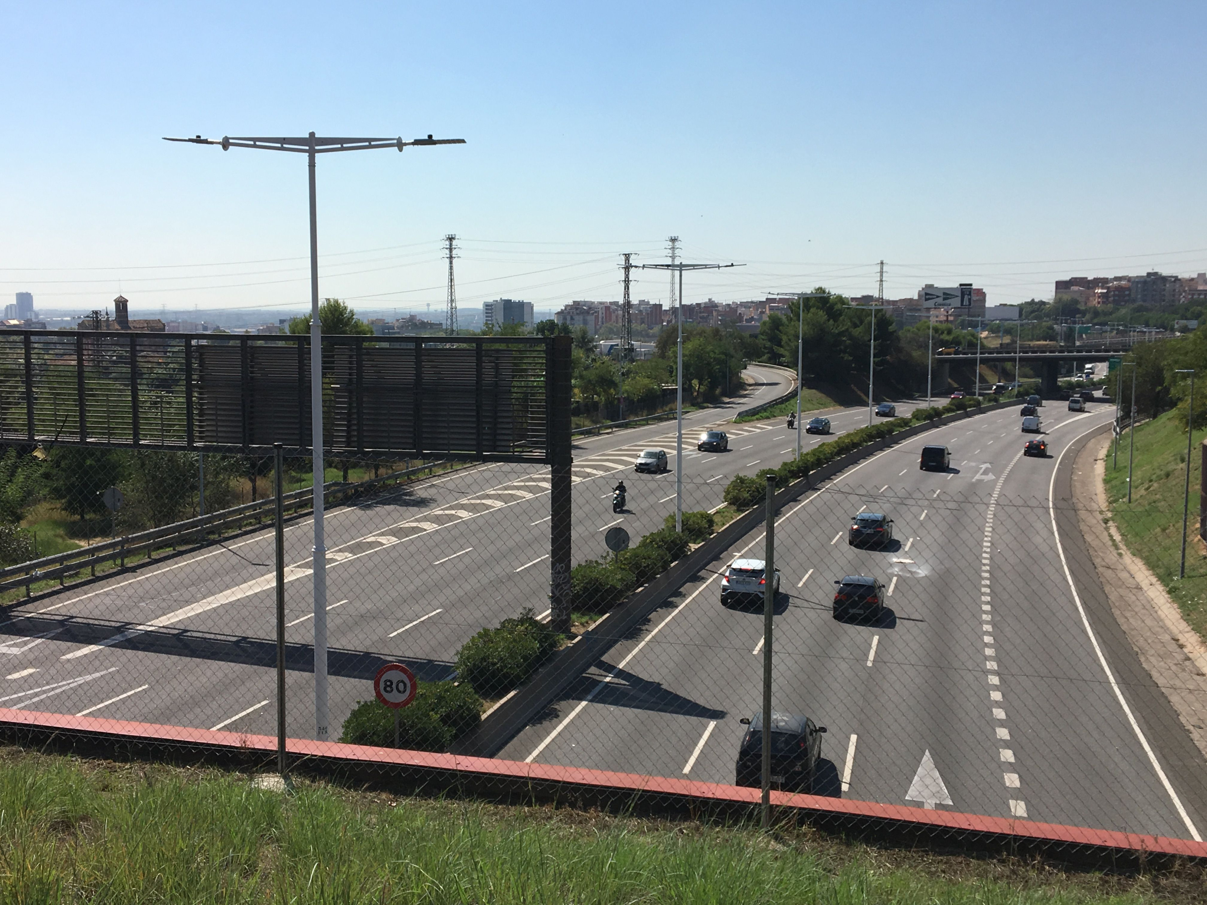 Ronda de Dalt a su paso por Esplugues en sentidos Barcelona y Llobregat / METRÓPOLI - RP