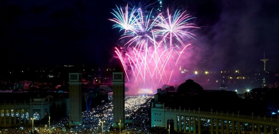 Fuegos artificiales en un Piromusical de la Mercè / EFE