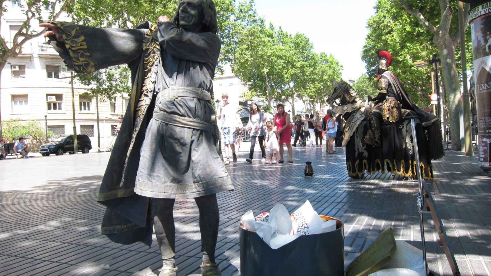 Estatuas humanas en la Rambla