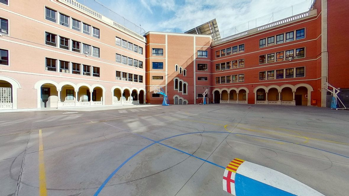 Pistas deportivas del colegio Claret / CLARET BARCELONA