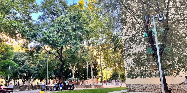 El parque infantil enfrente del colegio / ÁNGELA VÁZQUEZ