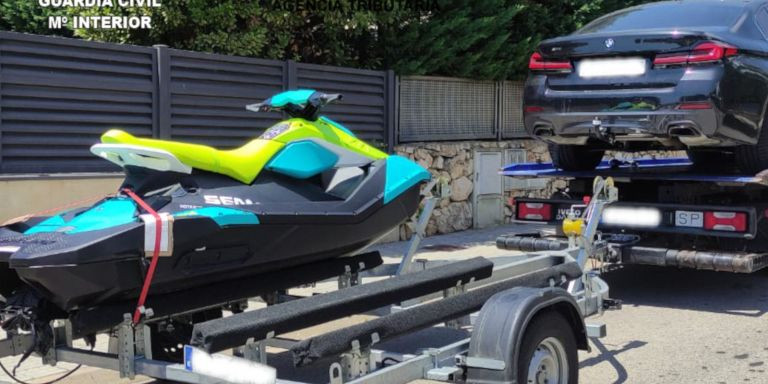 La moto de agua de la banda criminal desarticulada por la Guardia Civil / GUARDIA CIVIL