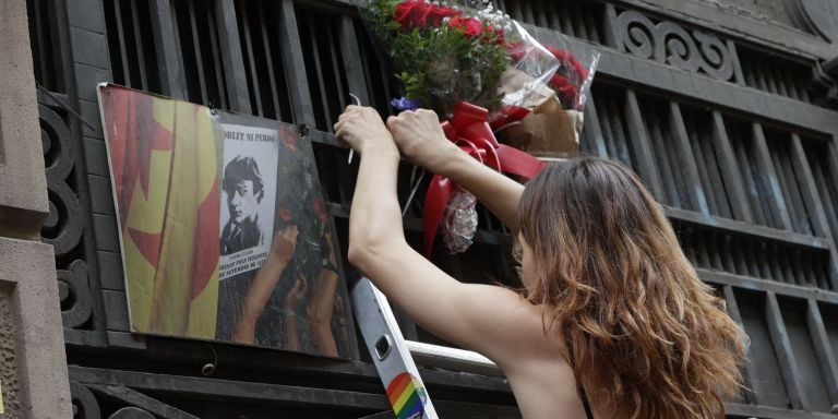 Homenaje a Gustau Muñoz en la calle Ferran / EFE - QUIQUE GARCÍA