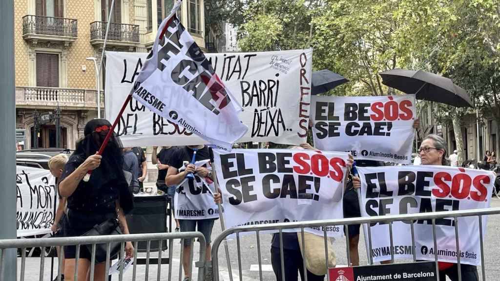 Una decena de personas protesta durante el acto central de ERC por la Diada / EUROPA PRESS