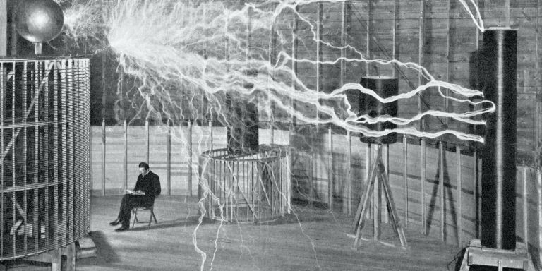 Nikola Tesla en su laboratorio de Palm Springs. © Getty Images