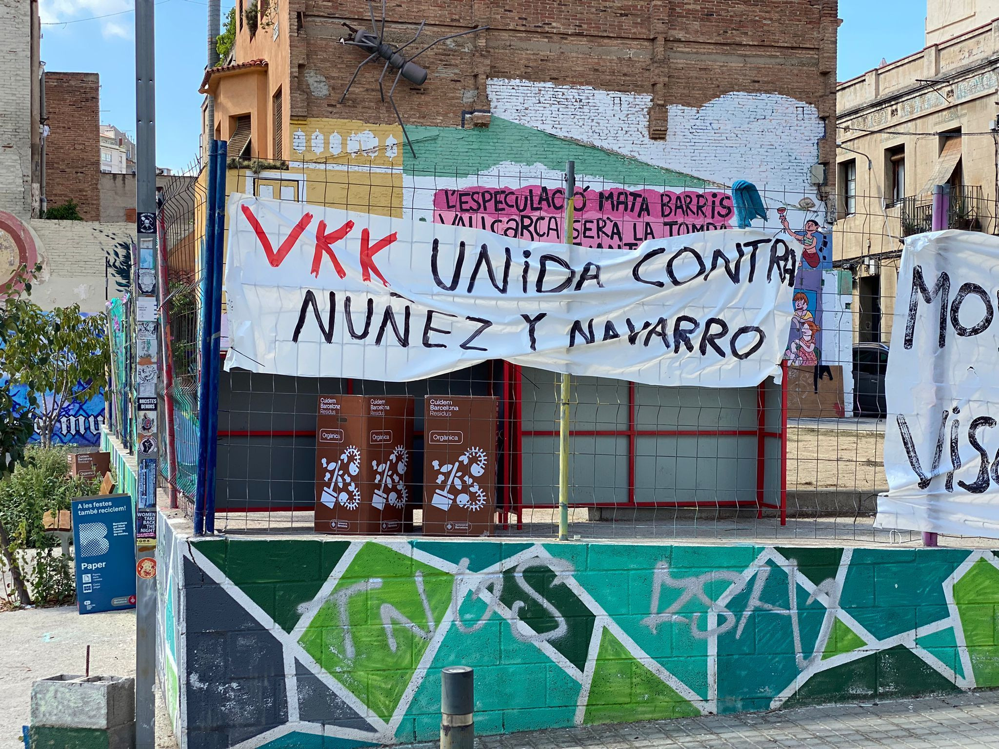 Una de las pintadas realizadas por los okupas en Vallcarca / CEDIDA