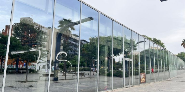 Exterior del edificio municipal de Pompeu Fabra, donde se ubicará la nueva concejalía / AV