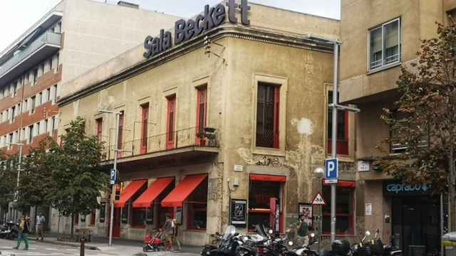 Edificio de la Sala Beckett, en el Poblenou / INMA SANTOS HERRERA