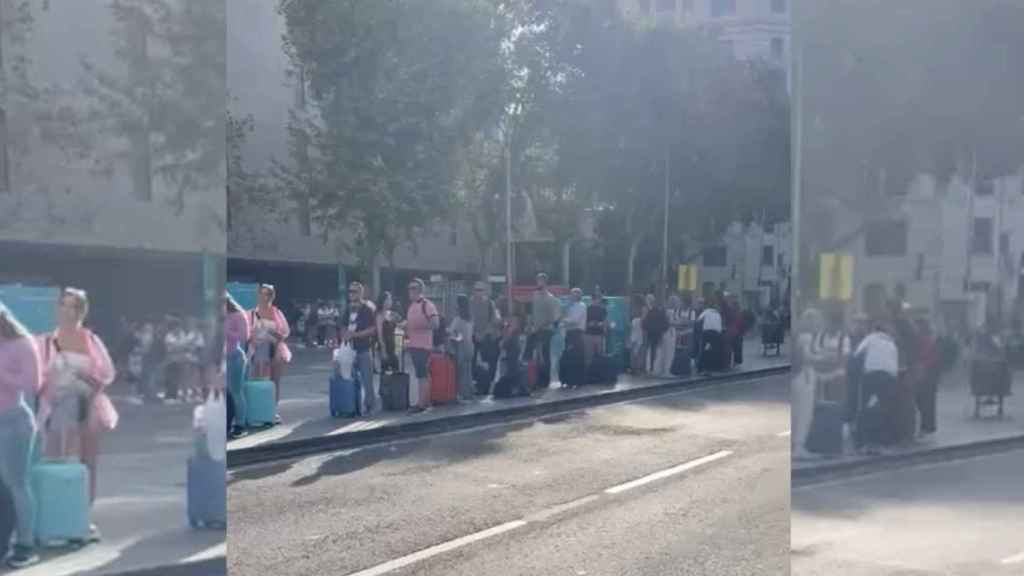 Colas para el Aerobús en el centro de Barcelona / CEDIDA