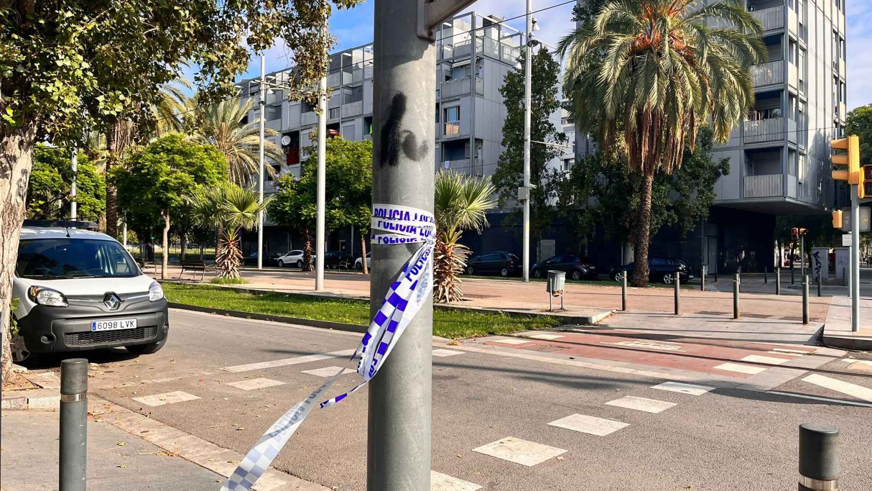 Un cordón policial en la rambla de La Mina por el asesinato de un hombre en septiembre de 2022 / ÁNGELA VÁZQUEZ