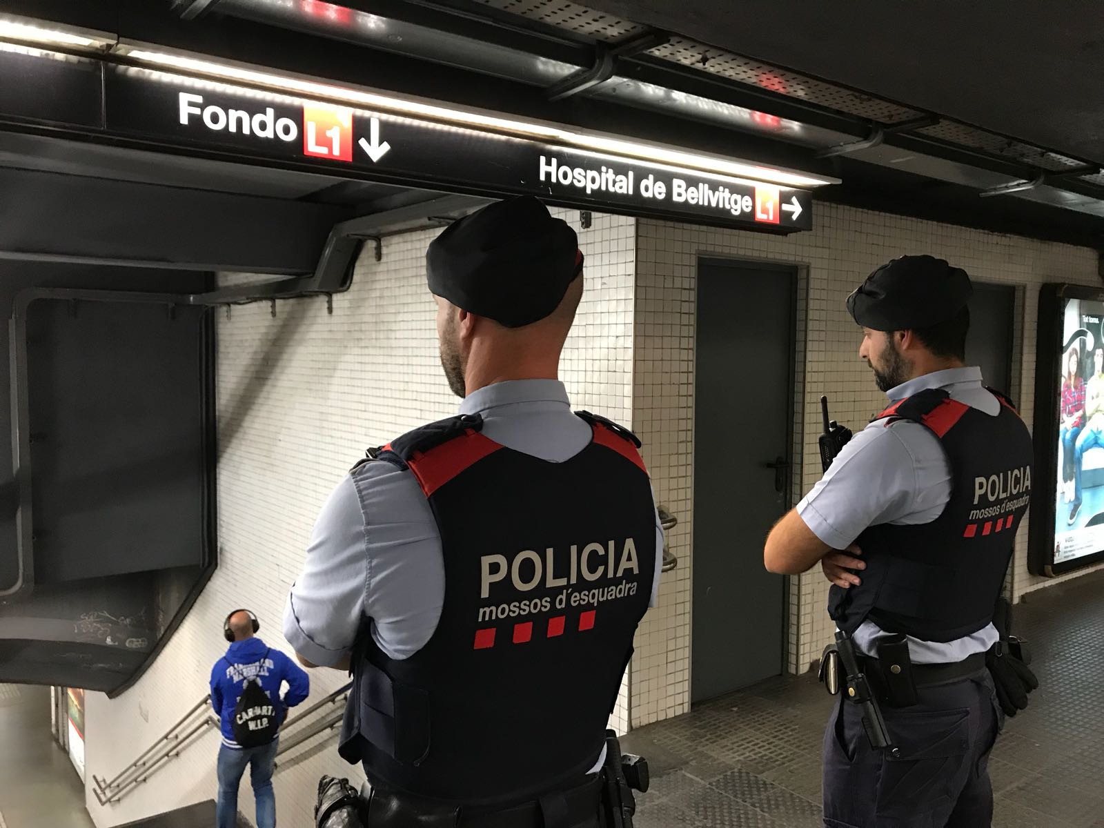 Agentes de los Mossos en el metro de Barcelona / MOSSOS D'ESQUADRA