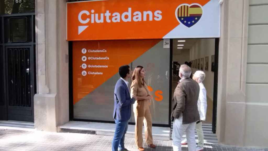 Martín Blanco, Guilarte, Carrizosa y Grau, de izquierda a derecha, en la nueva sede de Ciutadans en Sant Antoni / JORDI SUBIRANA- METRÓPOLI