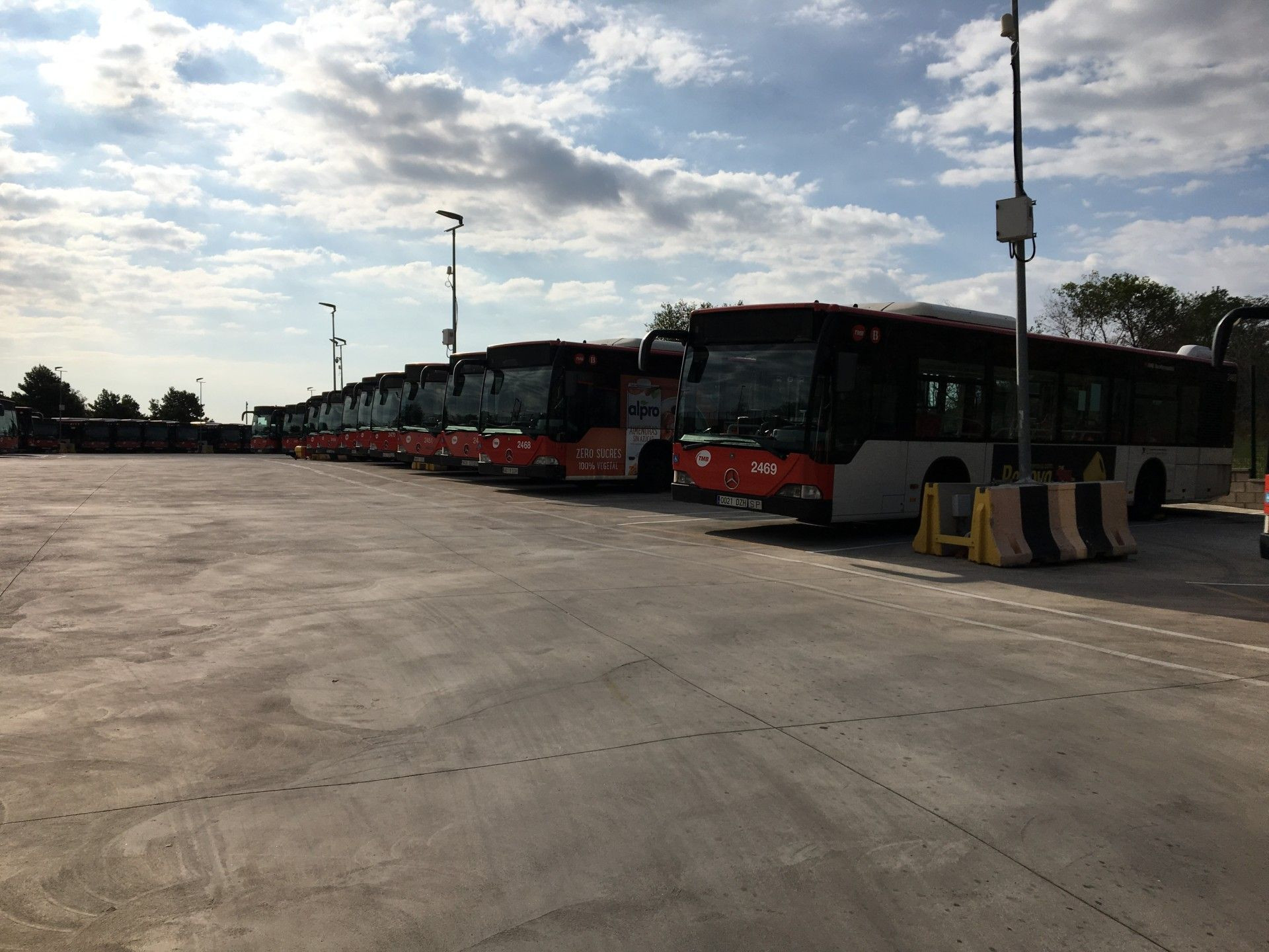 Autobuses estacionados en cocheras / METRÓPOLI - RP