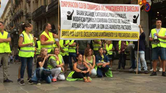 Trabajadores subrogados a CLD durante la protesta / METRÓPOLI - RP