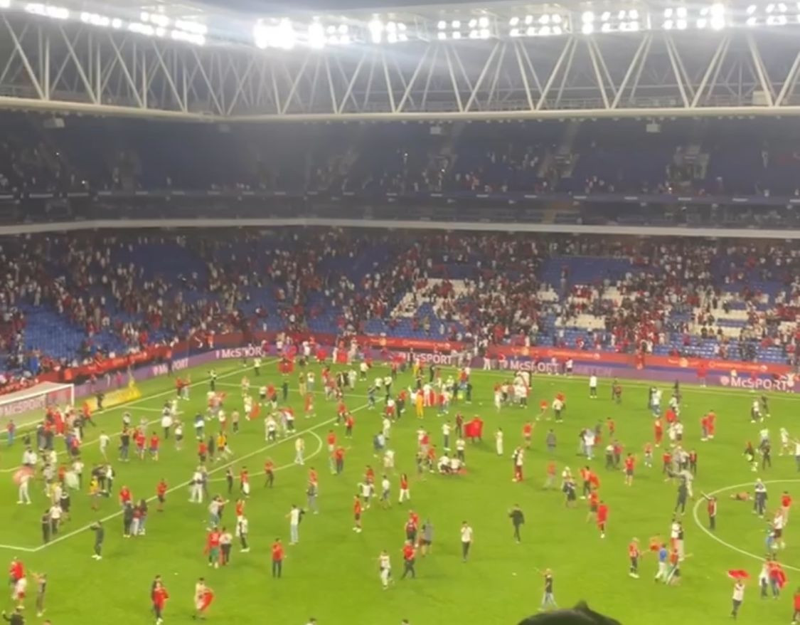 El campo del Espanyol, asaltado por la afición marroquí durante el encuentro amistoso Marruecos-Chile / CEDIDA