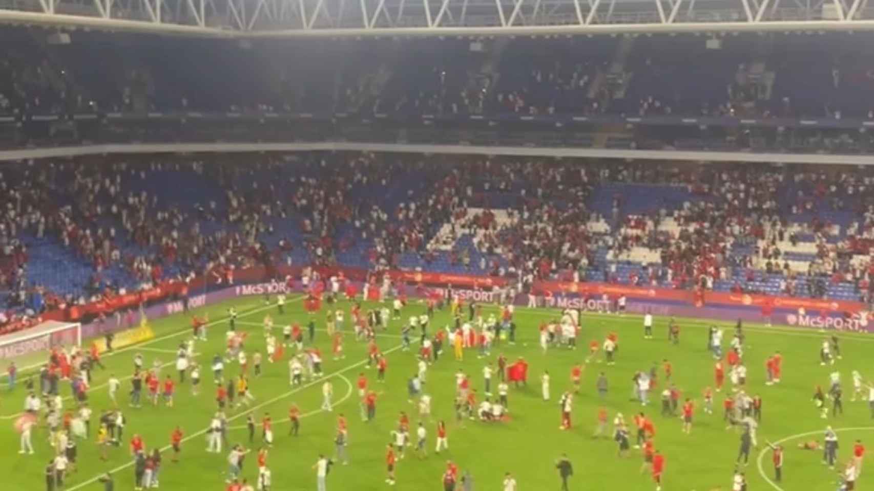 El campo del Espanyol, asaltado por la afición marroquí durante el encuentro amistoso Marruecos-Chile / CEDIDA