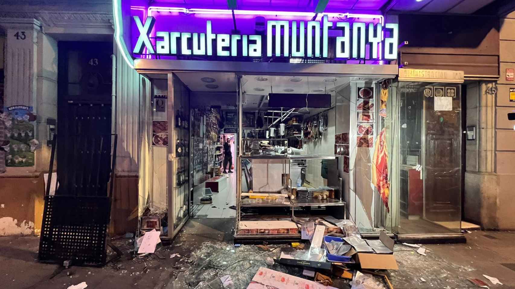 La charcutería Muntanya, el local saqueado durante la pasada noche durante la Mercè / CEDIDA