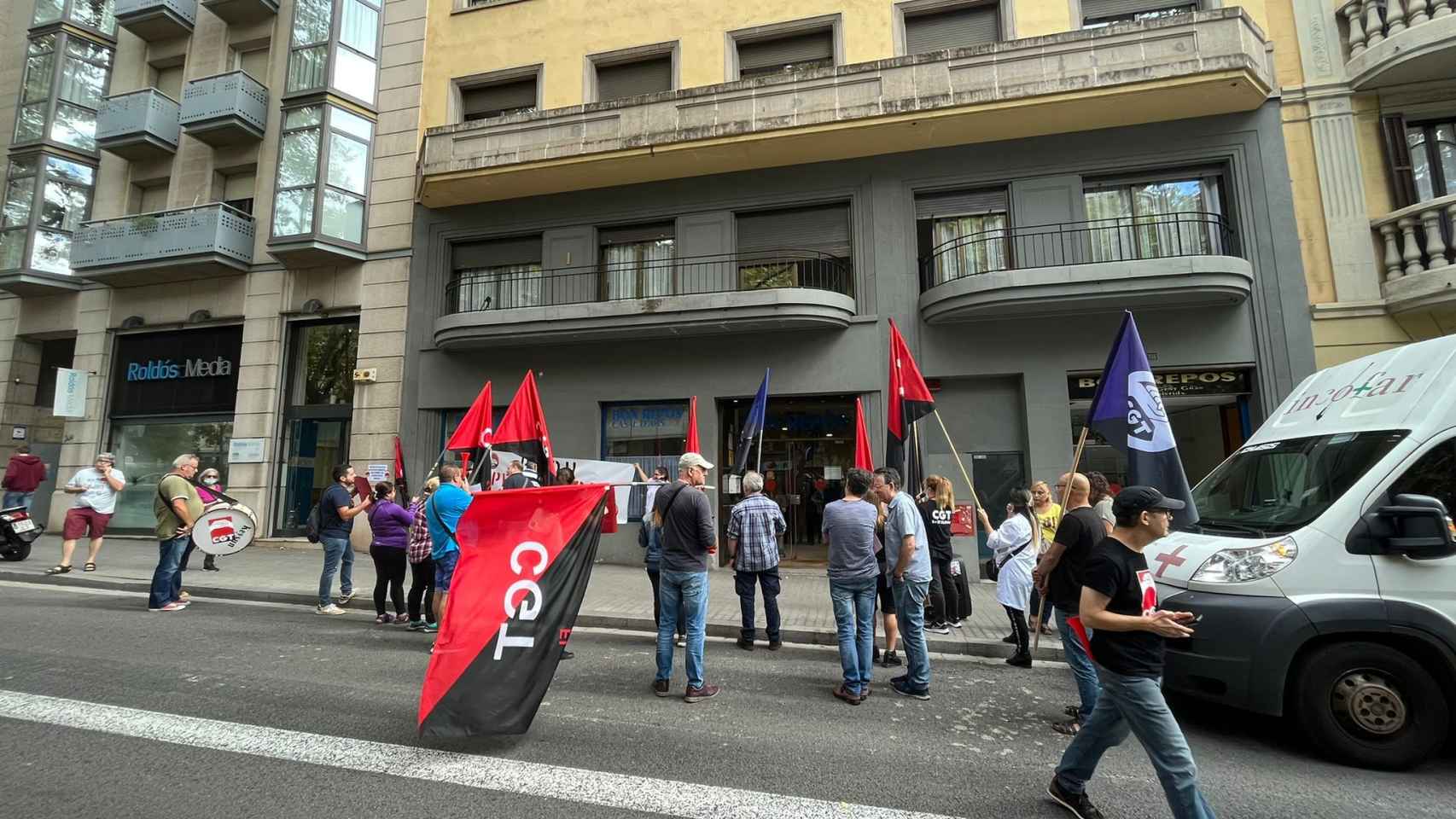 Concentración de la CGT frente a la residencia Bon Repòs / A.E. - METRÓPOLI