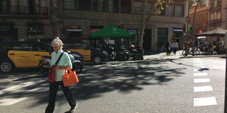 Paso de cebra en la ronda de Sant Pere / METRÓPOLI - RP