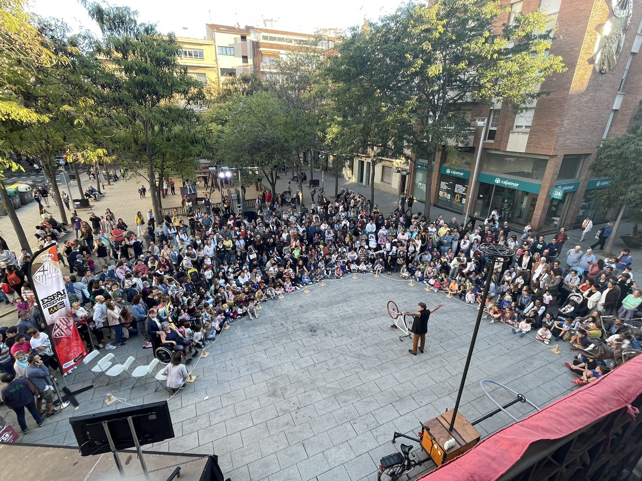 Actividad de la fiesta mayor de Les Corts en una edición anterior / AJ BCN