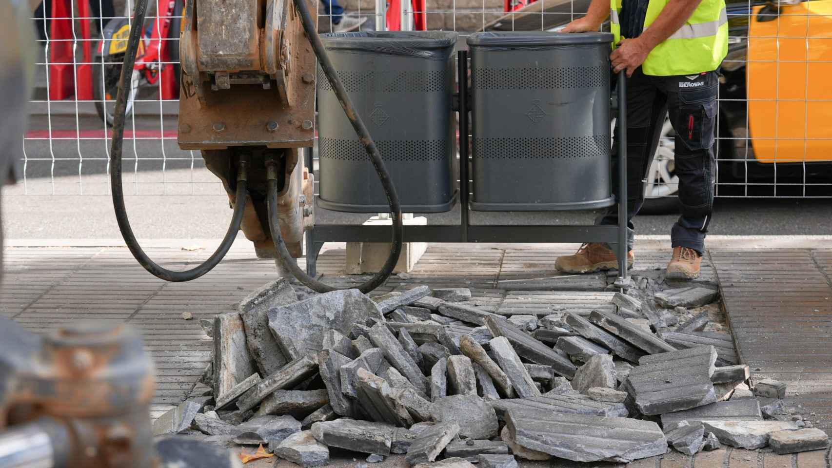 Obras de pavimentación en Barcelona / AJ BCN