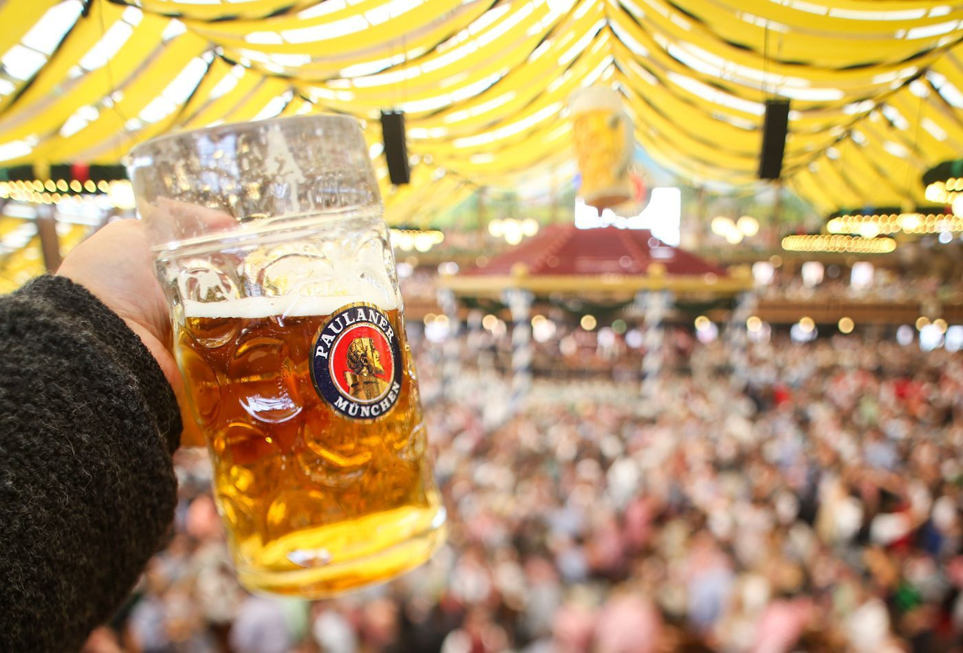 Cerveza Paulaner en el Oktoberfest, que empieza este miércoles en Barcelona / PAULANER