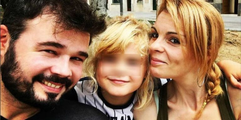 Gabriel Rufián con su mujer y su hijo / REDES SOCIALES