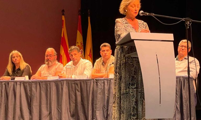 María Ángeles López, hija del homenajeado, interviene para agradecer la concesión de la condición de hijo adoptivo de La Llagosta y la adjudicación de una calle con su nombre / CG