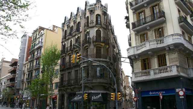 Imagen de archivo del barrio de Sants, donde un ladrón agredió a un vigilante / ARCHIVO