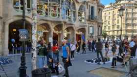 Imágenes de manteros en el paseo de Gràcia / CEDIDA