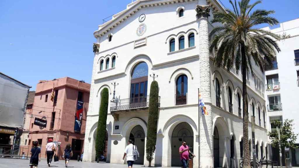 Fachada del Ayuntamiento de Badalona / AYUNTAMIENTO BADALONA