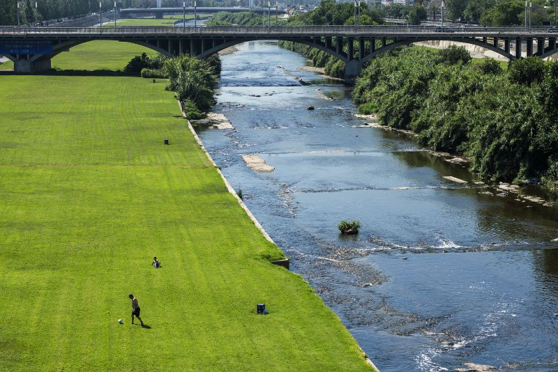 El río Besòs a su paso por Santa Coloma / ARCHIVO